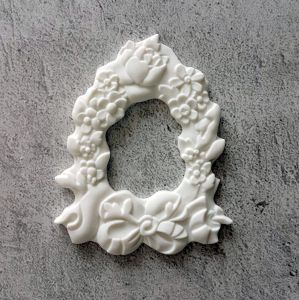 Рамочка с розами, мод. пл., цвет: бел., 7,5 см /пд803 ― Творча майстерня ДекоПарк