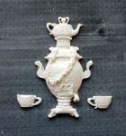 Самовар и 2 чашки, 4,5х2,5 см  и две по 1,2х0,5 см/гд545