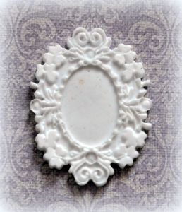 Рамка под камею, 45х35мм, модель. пластик, цв. бел. Внутр.размер 2,7х1,5 ― Творча майстерня ДекоПарк