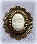 Камея акриловая, Дама на белом фоне, 18х13 мм