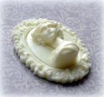 Камея в рамке, модель. бел. пластик, 53х42мм