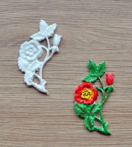 Цветок с листьями, 5 см, гибкий полимер / гд336 ― Творча майстерня ДекоПарк