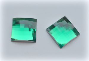 К. д. 050, Камень квадратный граненый, зеленый,  25х25мм  ― Творча майстерня ДекоПарк