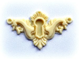 Вензель из полимера, замочная скважина, (4,5х2,6х0,2см), цвет: оттенки белого ― Творча майстерня ДекоПарк