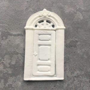 Дверь с проемом, мод. пл., цв.: бел., 3,8х7 см/ ПД090 ― Творча майстерня ДекоПарк