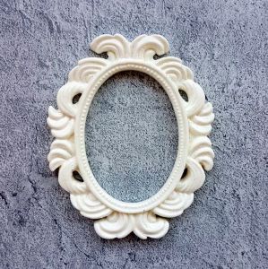 Ажурная рамка, мод. пл., цв. бел., 9,7х7,8 см, внутри 6,3х4,5 см / пд700 ― Творча майстерня ДекоПарк