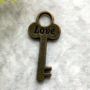 Подвеска  Ключ LOVE  2,6х1,2  см, цв. бронза / scb048 ― Творча майстерня ДекоПарк