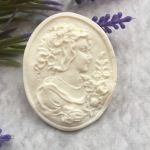 Камея большая Дама с цветами, модельный пластик, цв.: белый, 5,3х4,3 /пд333