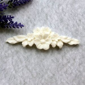 Цветочный вензель, 7х2,5 см, цв.: мод. пл., цв: оттенки белого ― Творча майстерня ДекоПарк