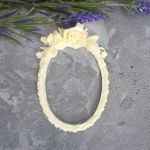 Ажурная овальная рамка с розами, 9,5х6см /пд426