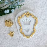 Молд ДП064 "Гербова Рамка з Короною та Лілією" рамка 8,6х6,6 см, корона 2,8х2,5 см, лілія 2,2х1,6 см