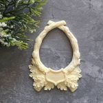 Рамка с дубовыми листьями из веток 8х6 см, внутр диам 4,7х3,7 см /пд586