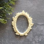 Из веточек овальная рамка 4,8х4 см, внутр диам 3,3х2,3 см /пд610